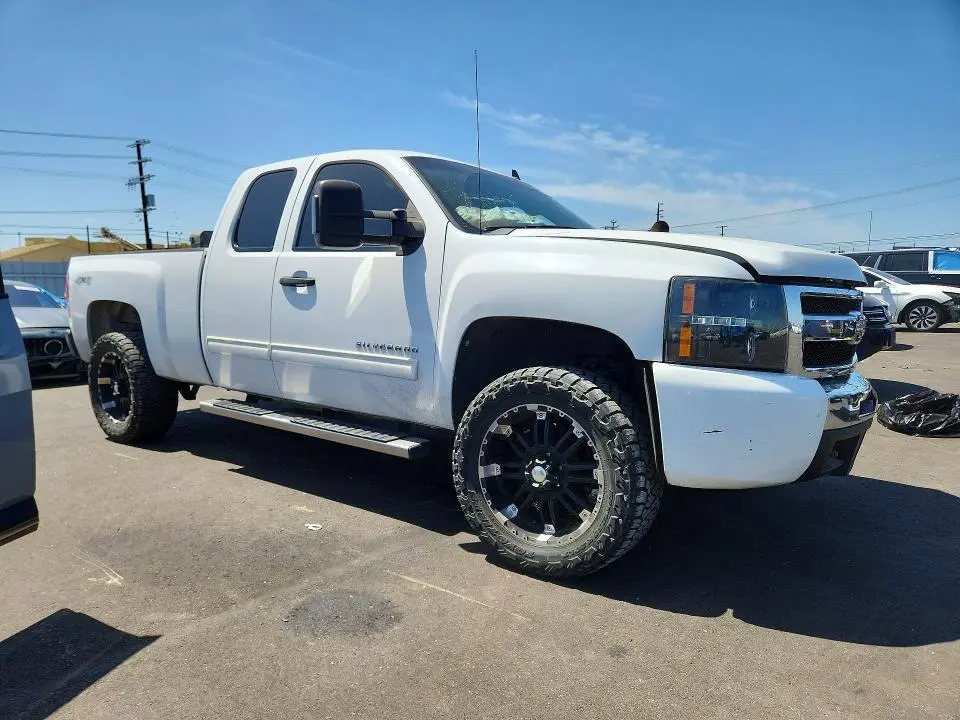 2011 CHEVROLET SILVERADO K1500 LS  