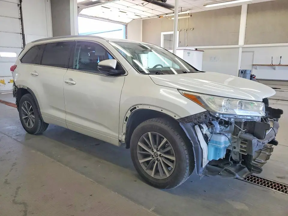 2018 TOYOTA HIGHLANDER XLE  