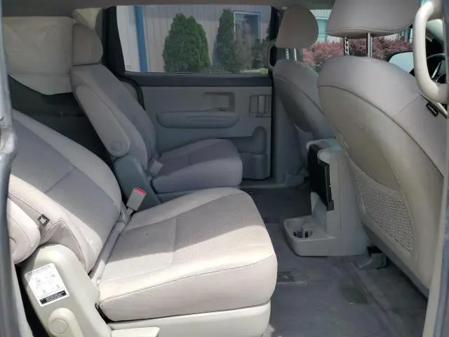 2016 KIA SEDONA L  