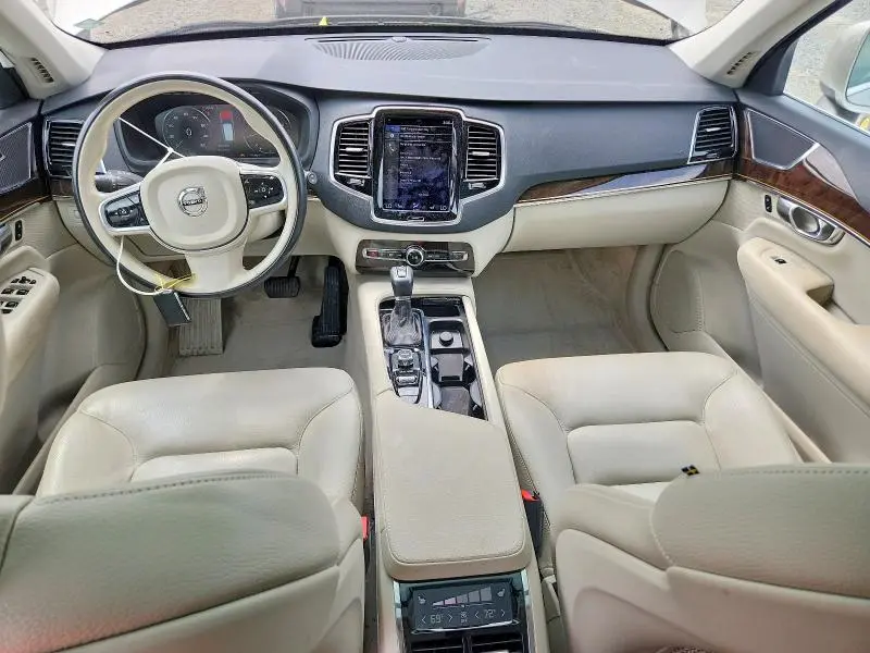 2016 VOLVO XC90 T6  