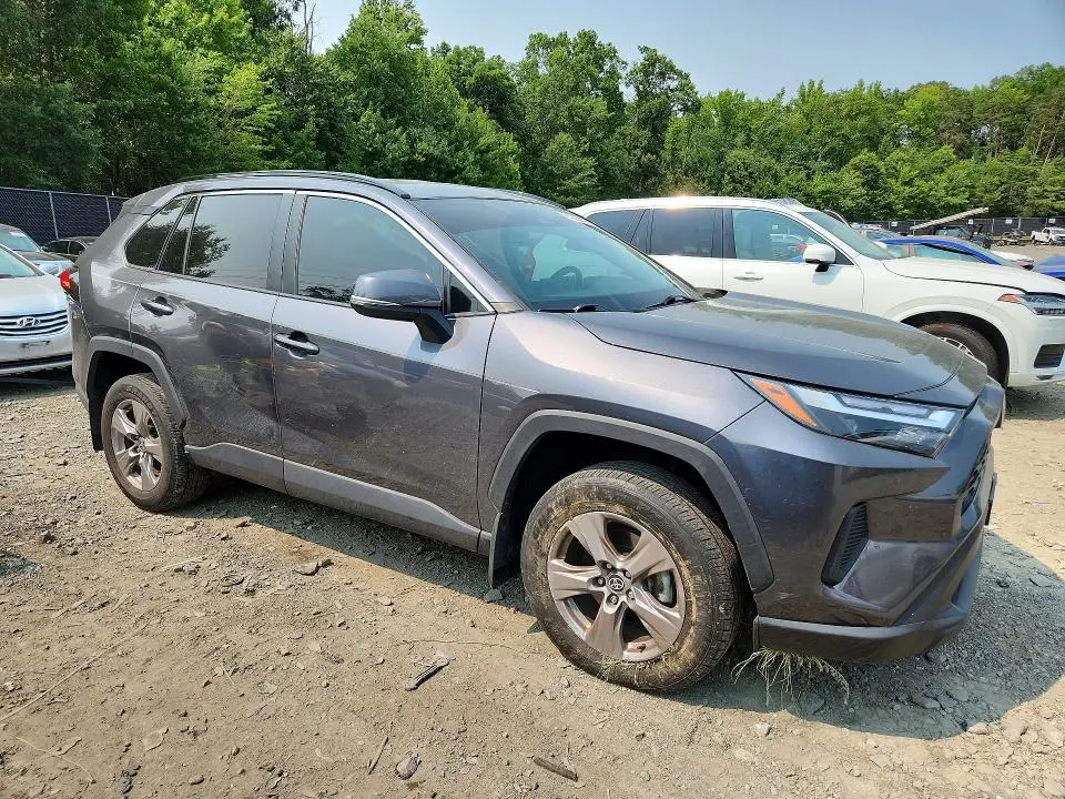 2022 TOYOTA RAV4 XLE  