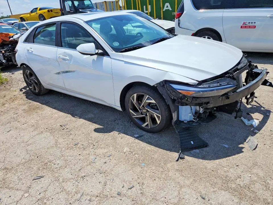 2024 HYUNDAI ELANTRA SEL  