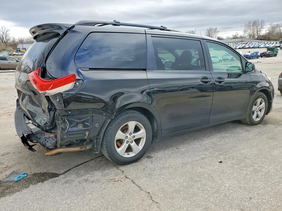 2014 TOYOTA SIENNA LE 8-PASSENGER  