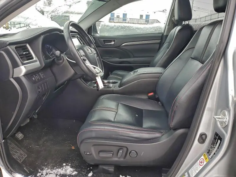 2019 TOYOTA HIGHLANDER SE  