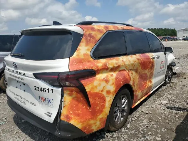 2024 TOYOTA SIENNA XLE