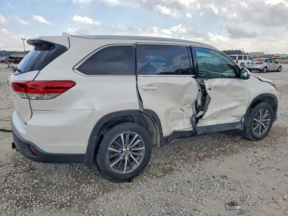 2019 TOYOTA HIGHLANDER XLE  