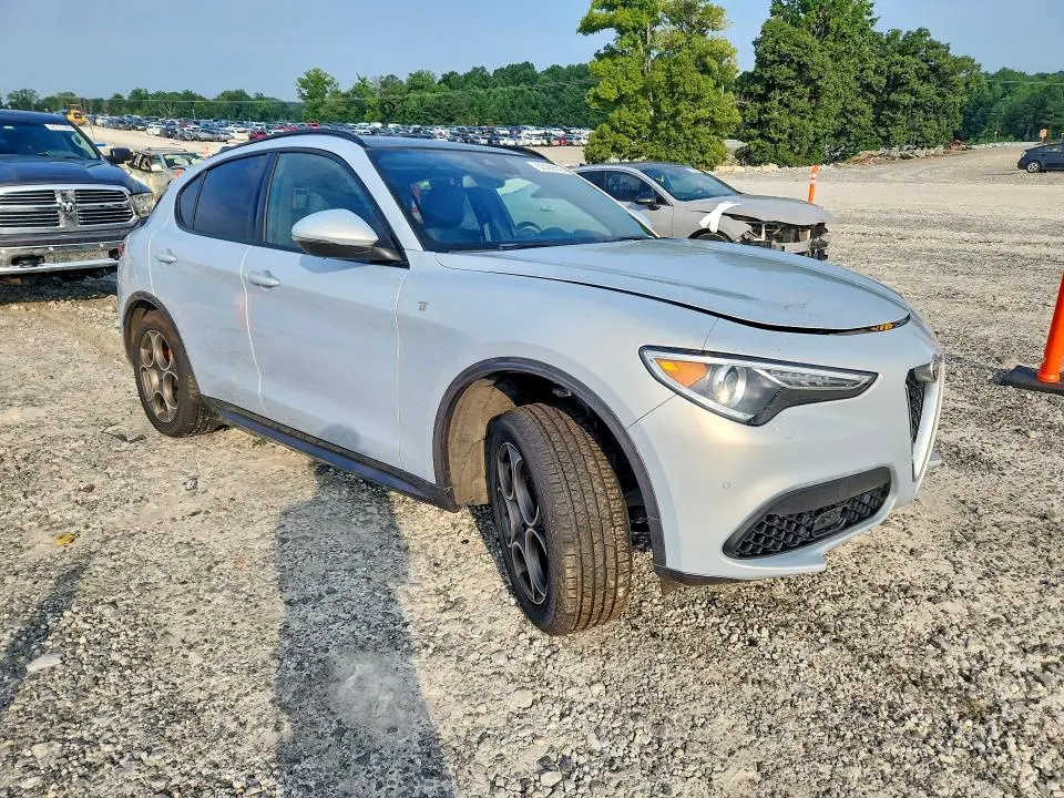 2022 ALFA ROMEO STELVIO TI  