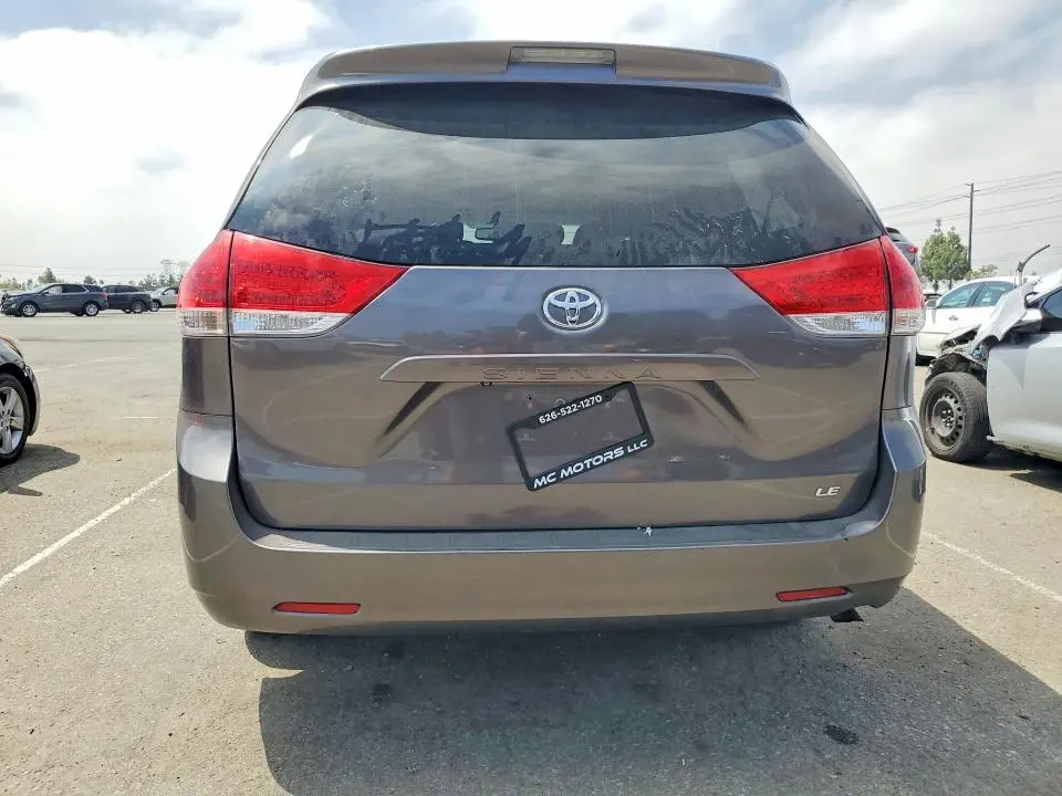2011 TOYOTA SIENNA LE  