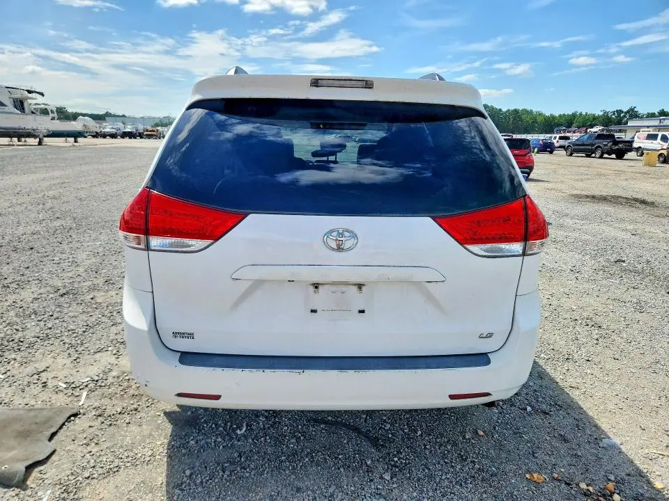 2012 TOYOTA SIENNA LE  