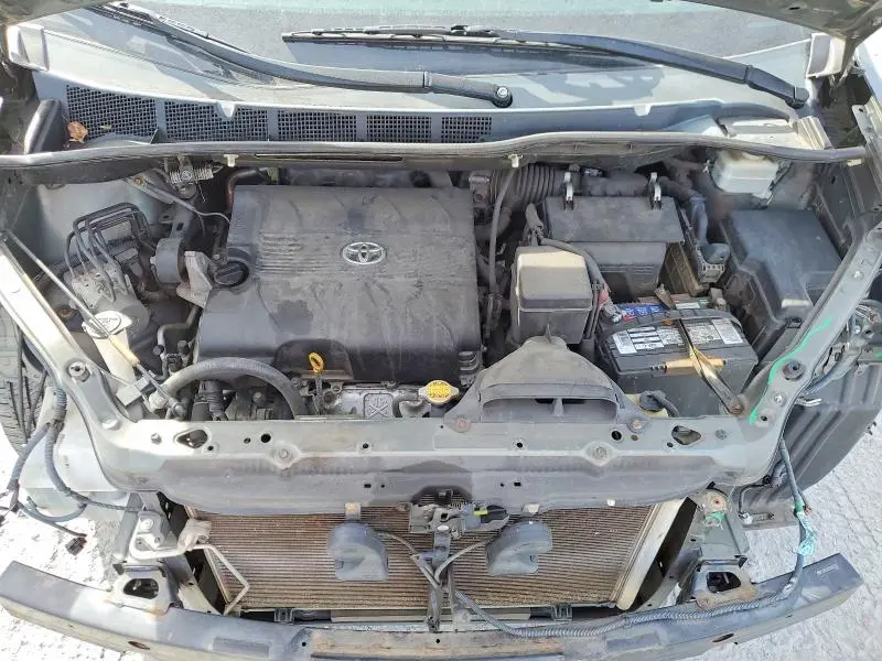 2011 TOYOTA SIENNA LE  