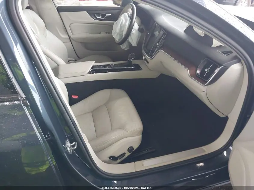 2021 VOLVO S60 T6 MOMENTUM