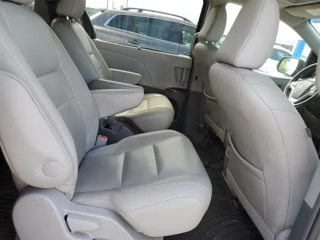 2015 TOYOTA SIENNA XLE  