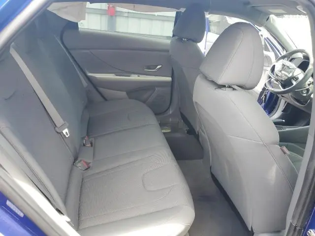 2022 HYUNDAI ELANTRA SE  