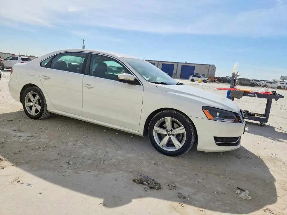 2013 VOLKSWAGEN PASSAT SE  