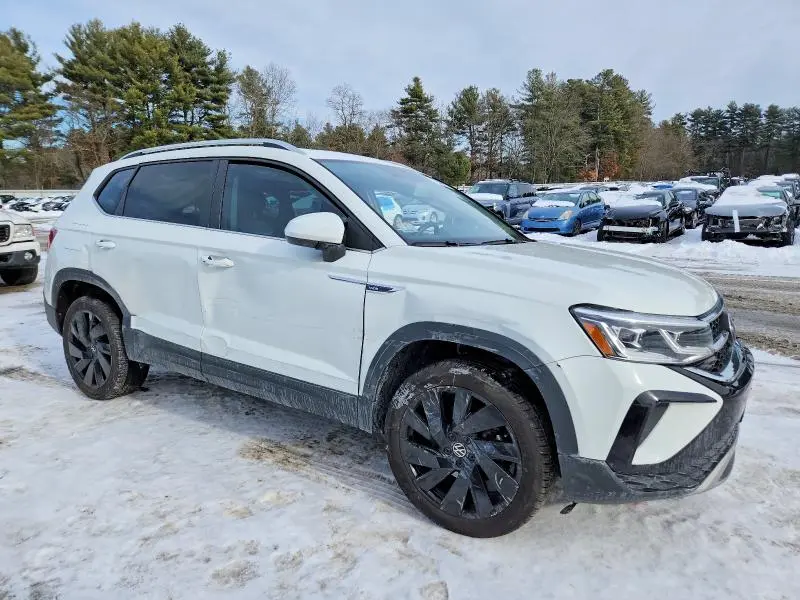 2024 VOLKSWAGEN TAOS SEL  