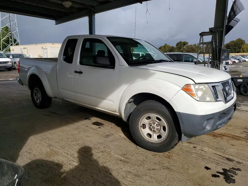 2014 NISSAN FRONTIER S  