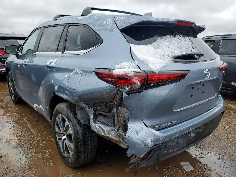 2024 TOYOTA HIGHLANDER XLE  