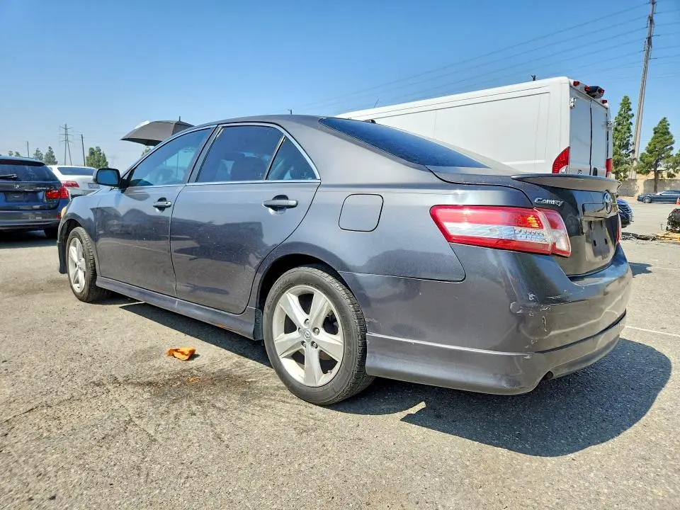 2011 TOYOTA CAMRY SE  