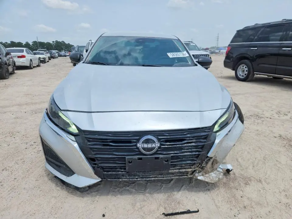 2024 NISSAN ALTIMA SV  
