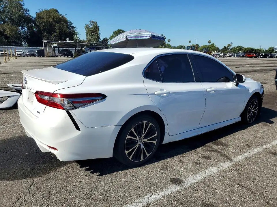 2018 TOYOTA CAMRY SE  