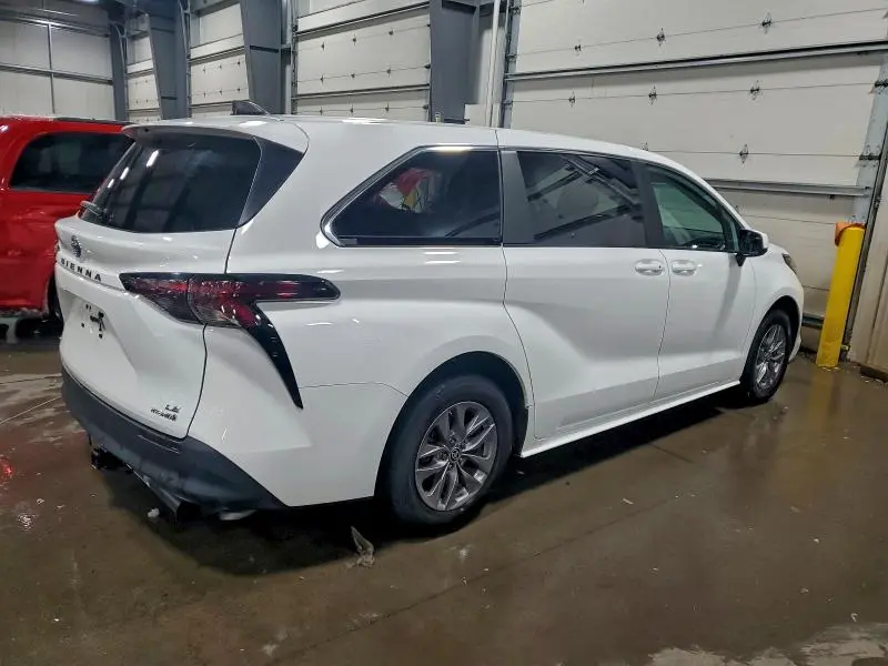 2023 TOYOTA SIENNA LE  