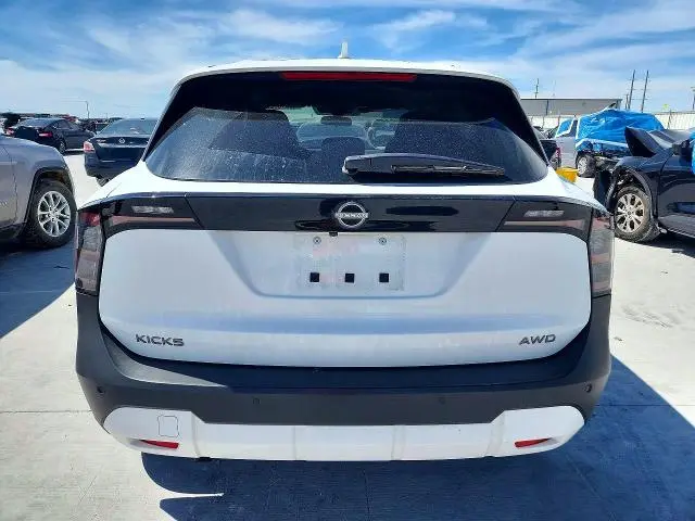 2025 NISSAN KICKS SV  