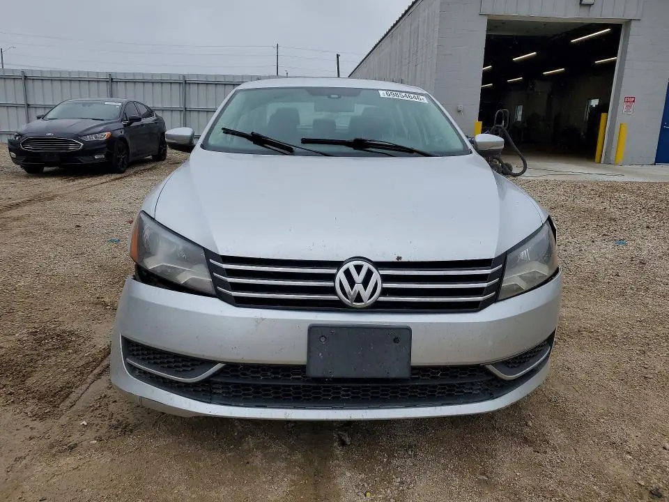 2013 VOLKSWAGEN PASSAT SE  