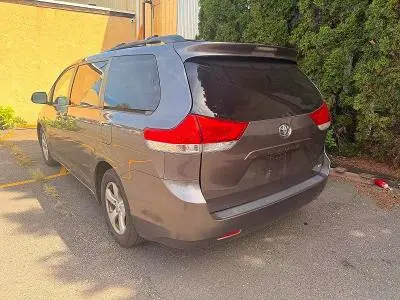 2011 TOYOTA SIENNA LE  