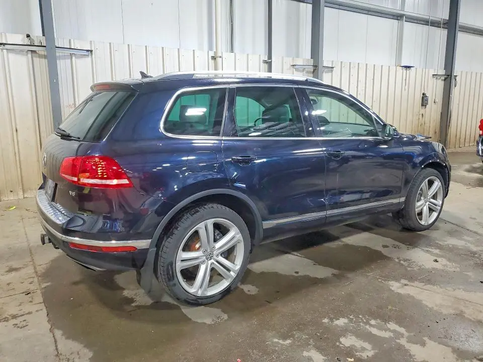 2017 VOLKSWAGEN TOUAREG EXECUTIVE  