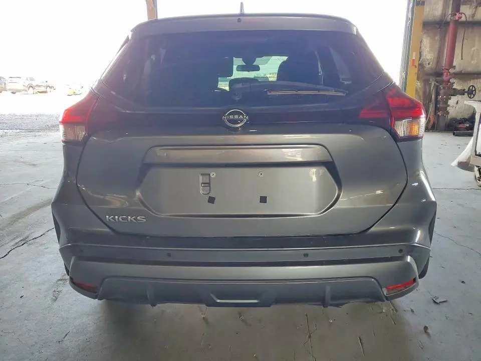 2022 NISSAN KICKS S  