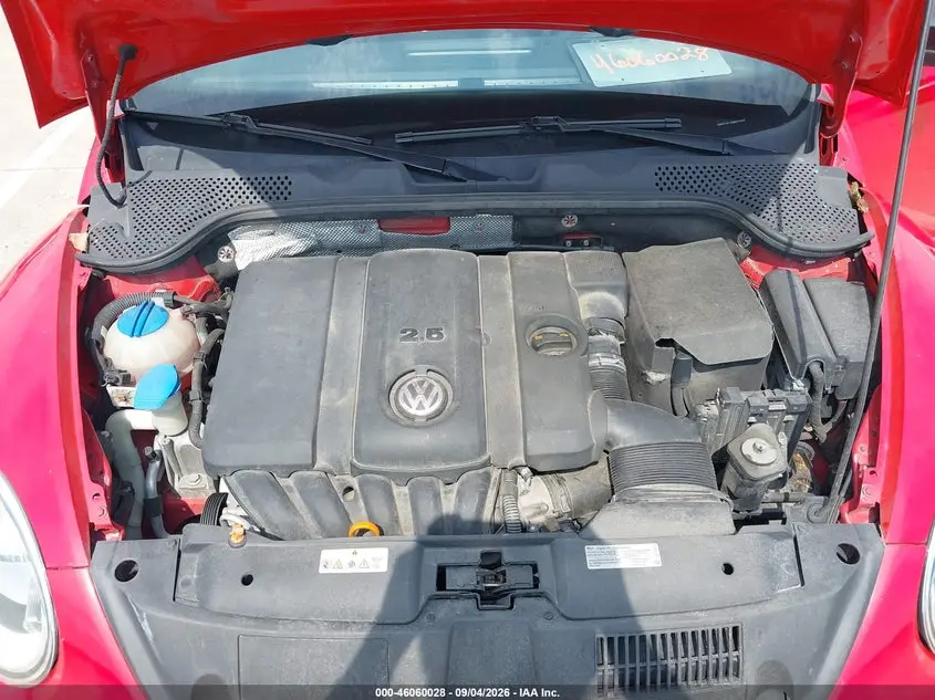 2013 VOLKSWAGEN BEETLE 2.5L/2.5L FENDER EDITION