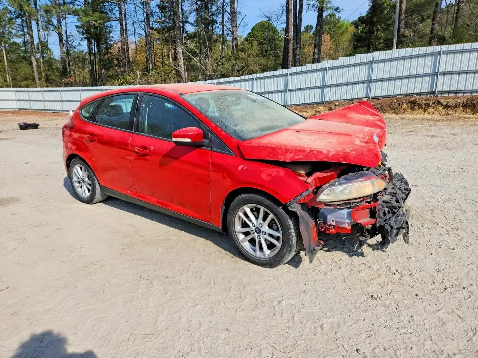 2015 FORD FOCUS SE  