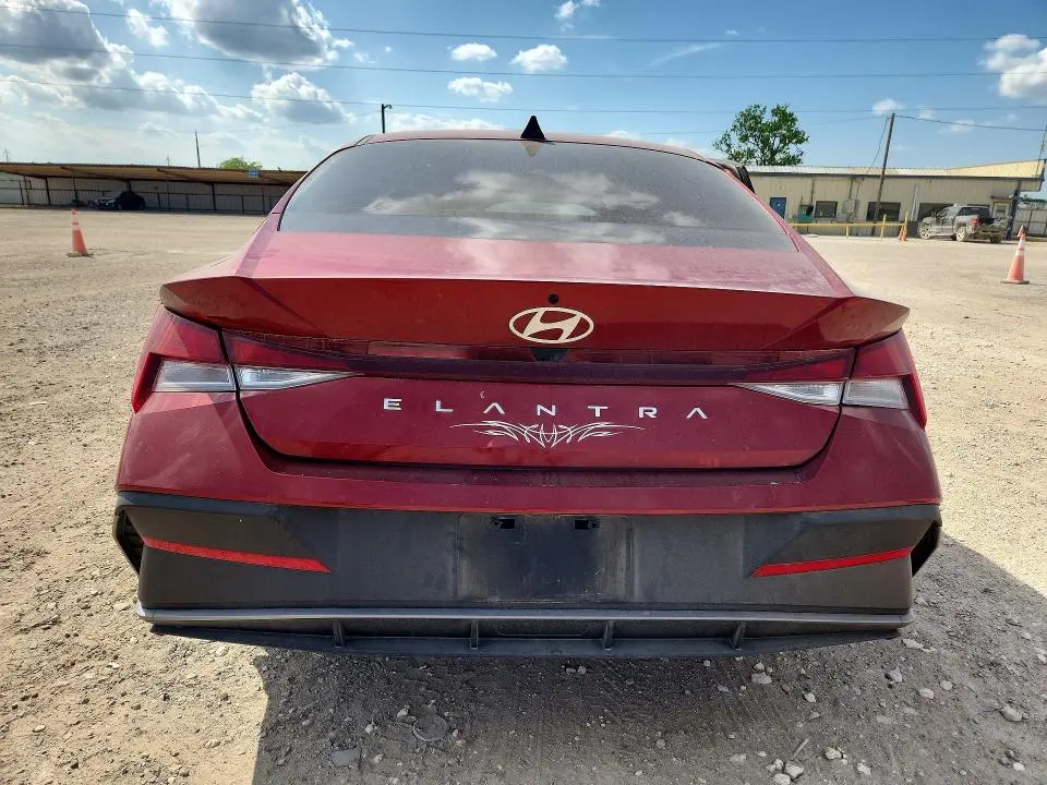 2025 HYUNDAI ELANTRA SE  