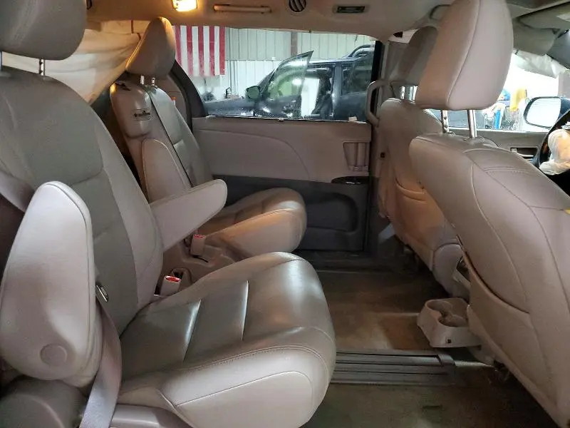 2018 TOYOTA SIENNA XLE 8-PASSENGER  