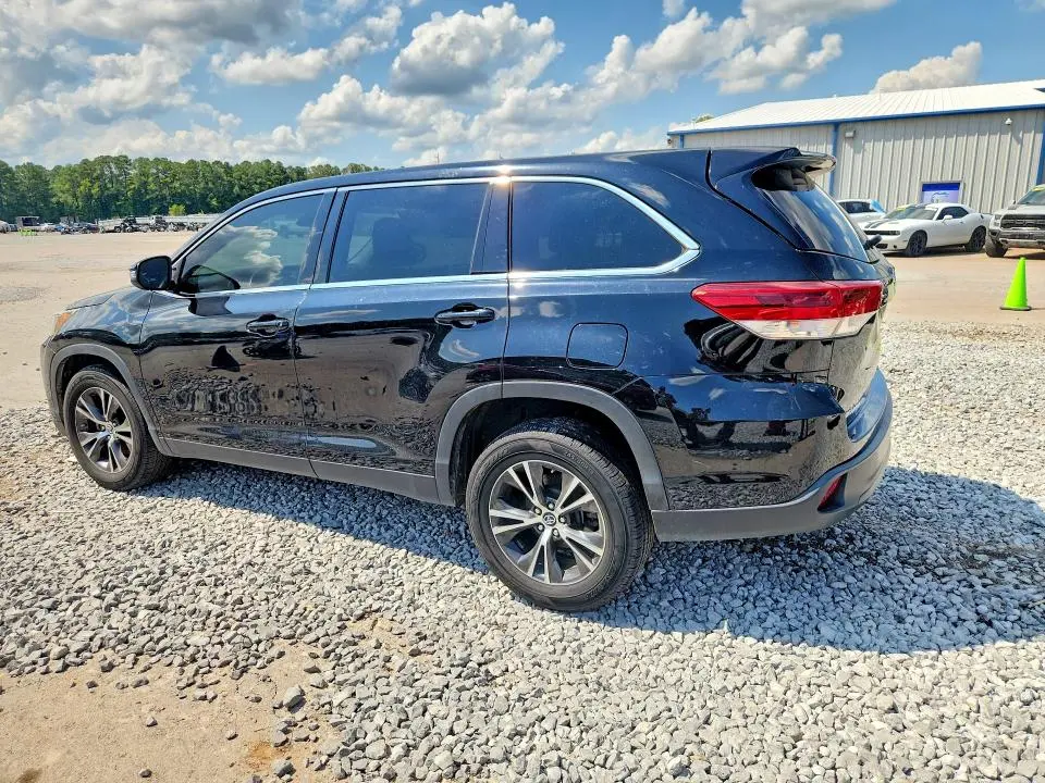 2019 TOYOTA HIGHLANDER LE  