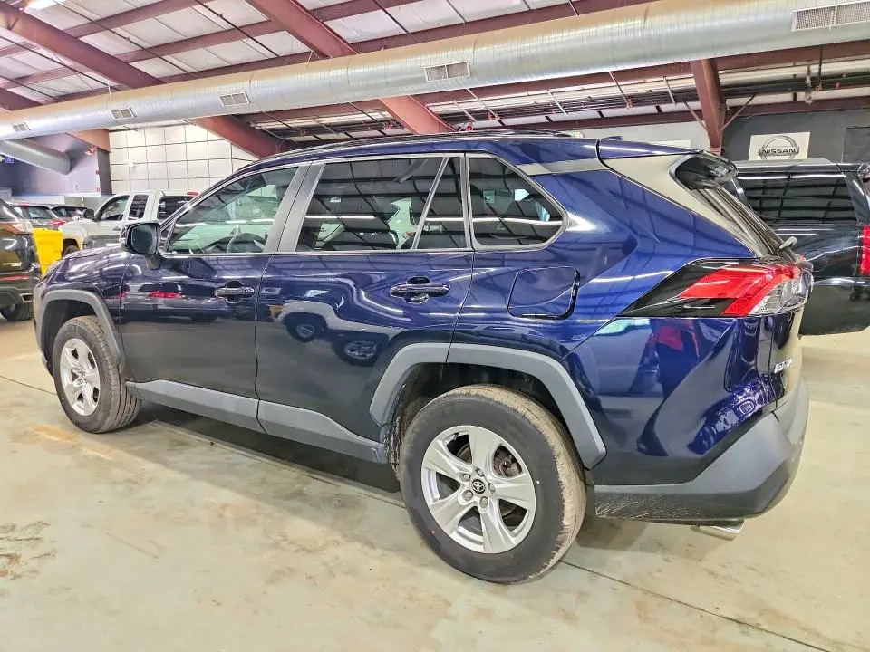 2020 TOYOTA RAV4 XLE  
