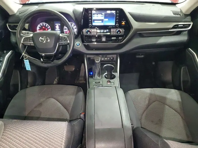 2020 TOYOTA HIGHLANDER LE  