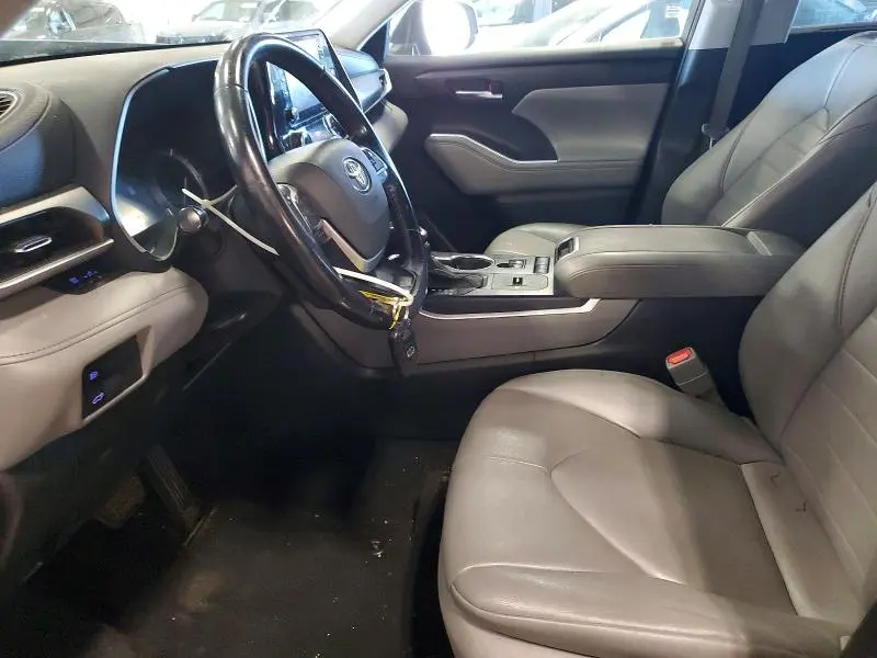 2022 TOYOTA HIGHLANDER XLE  