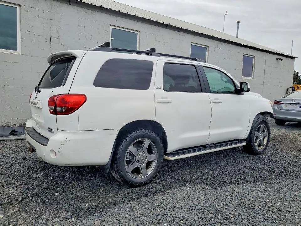 2010 TOYOTA SEQUOIA SR5  