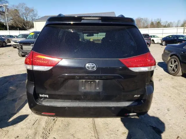 2012 TOYOTA SIENNA XLE  