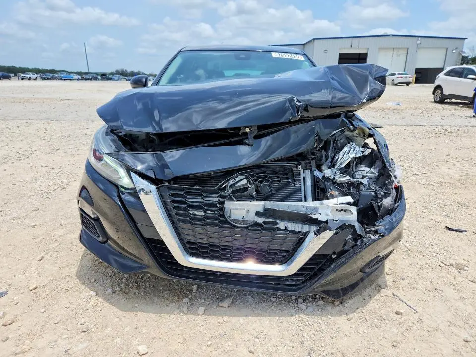 2022 NISSAN ALTIMA SV  