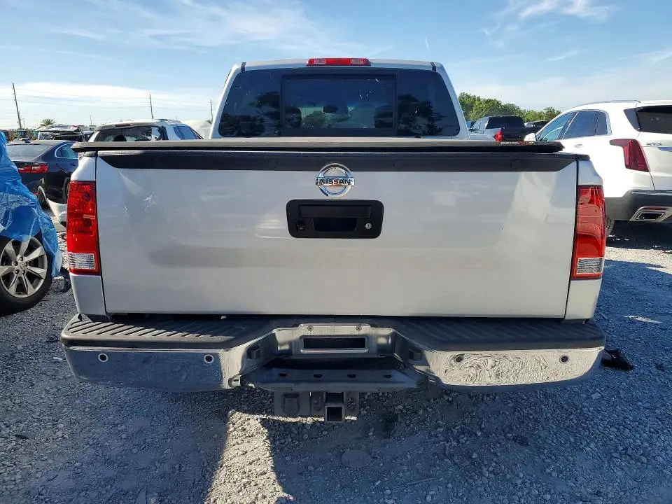 2015 NISSAN TITAN SV  