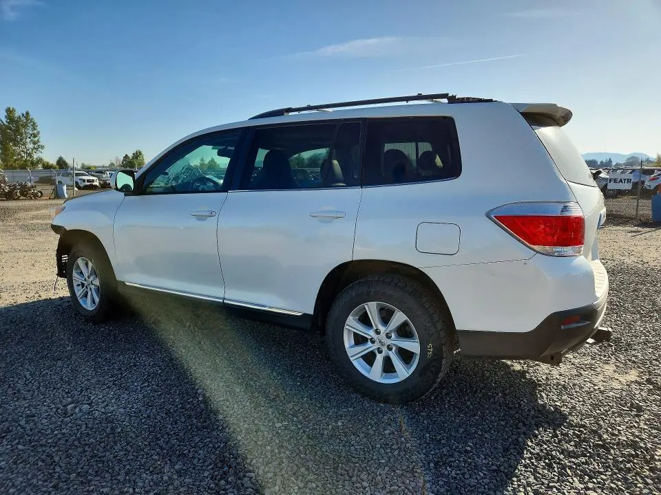 2011 TOYOTA HIGHLANDER SE  