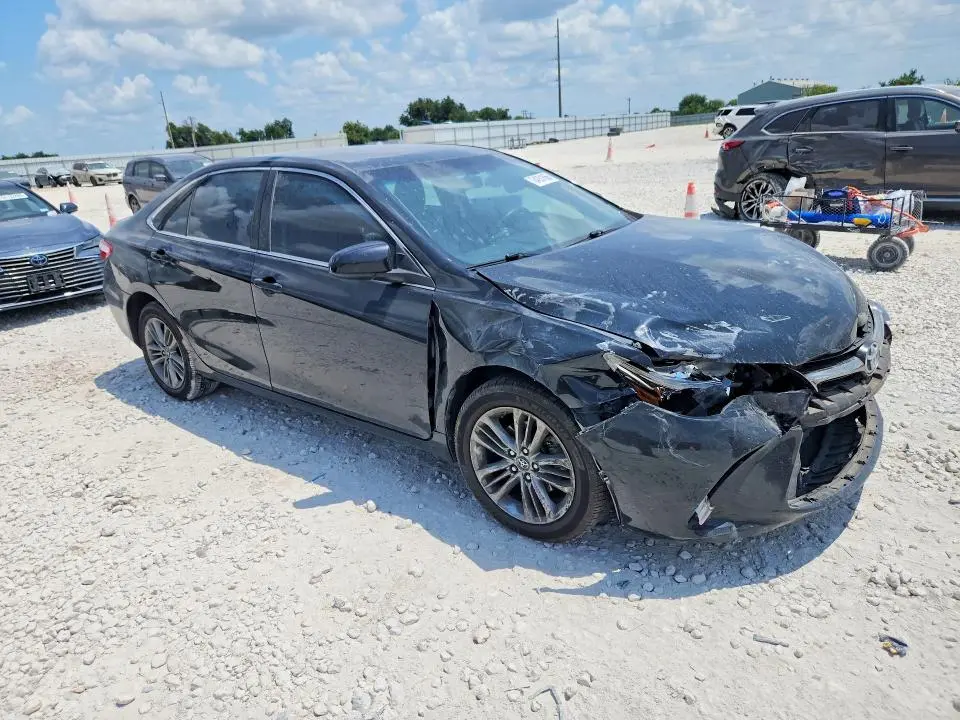 2017 TOYOTA CAMRY SE  