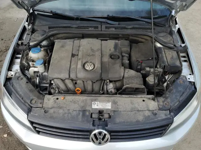 2011 VOLKSWAGEN JETTA SE  