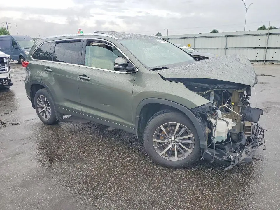 2018 TOYOTA HIGHLANDER XLE  