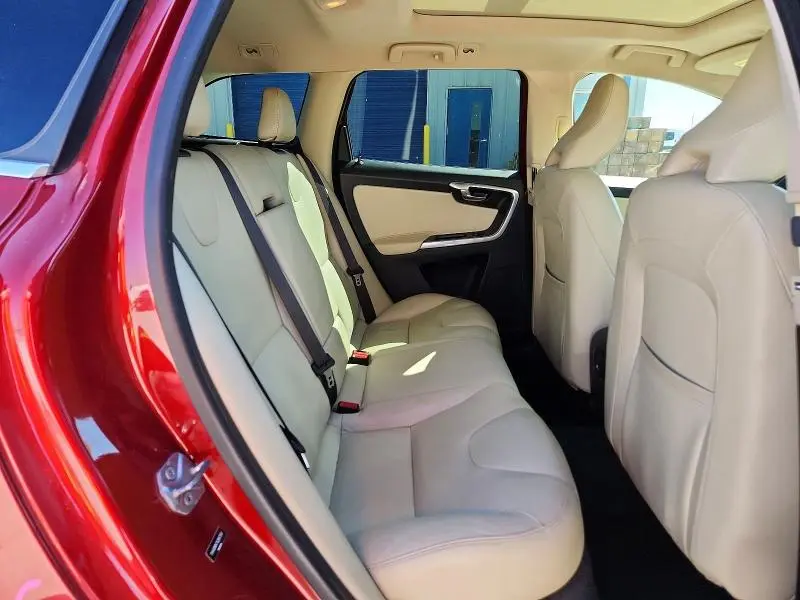 2016 VOLVO XC60 T5 PREMIER  
