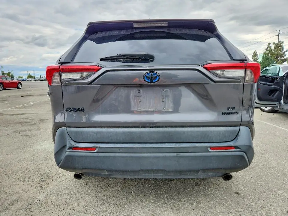 2020 TOYOTA RAV4 LE  