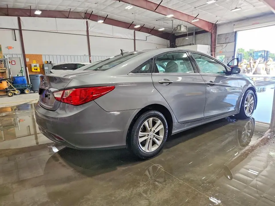 2011 HYUNDAI SONATA GLS  