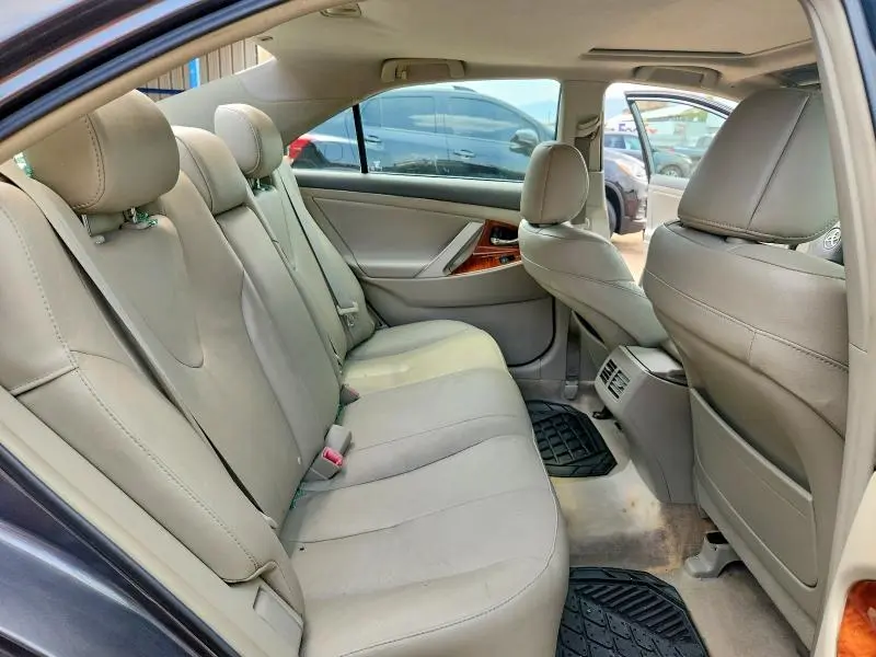 2011 TOYOTA CAMRY XLE V6  